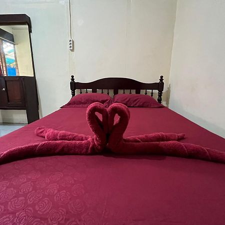 El Homestay Bunaken Bagian luar foto