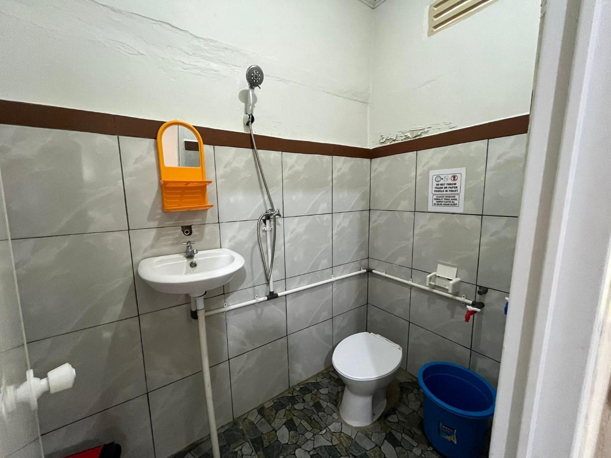 El Homestay Bunaken Bagian luar foto